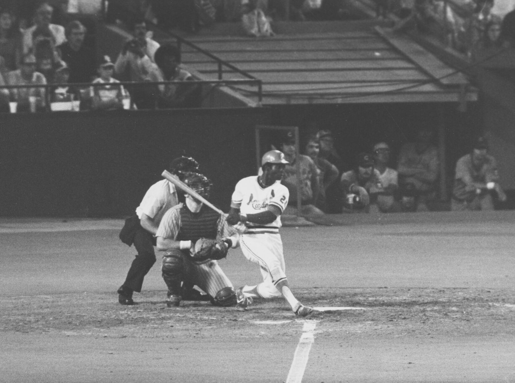 1979: Cardinals' Lou Brock reaches 3,000-hit plateau